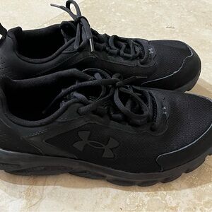 Under Armour Black Sports Footwear